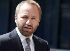 Abelard Tahiri: Kurti mund ta pengojë financimin e mbrojtjes, por kurrë s’mund ta pengojë lirimin e çlirimtarëve tanë