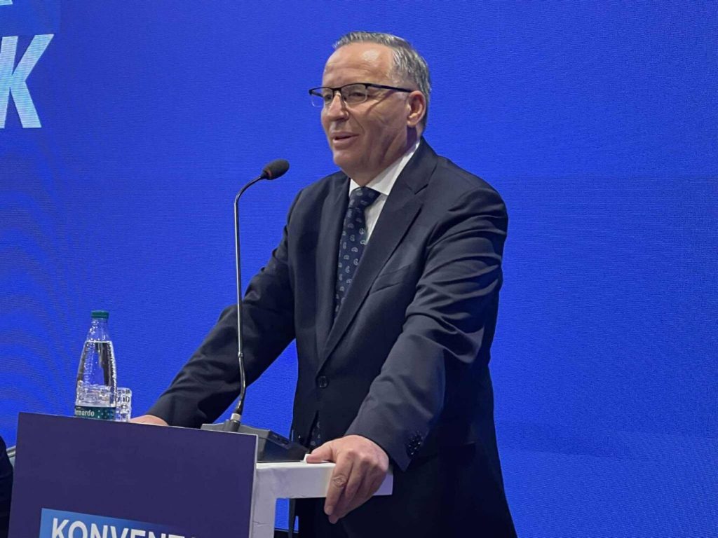 Hamza paralajmëron vizitë në Hagë te Thaçi e Veseli, protestën në Shkup e quan kërkesë për lirimin e çlirimtarëve