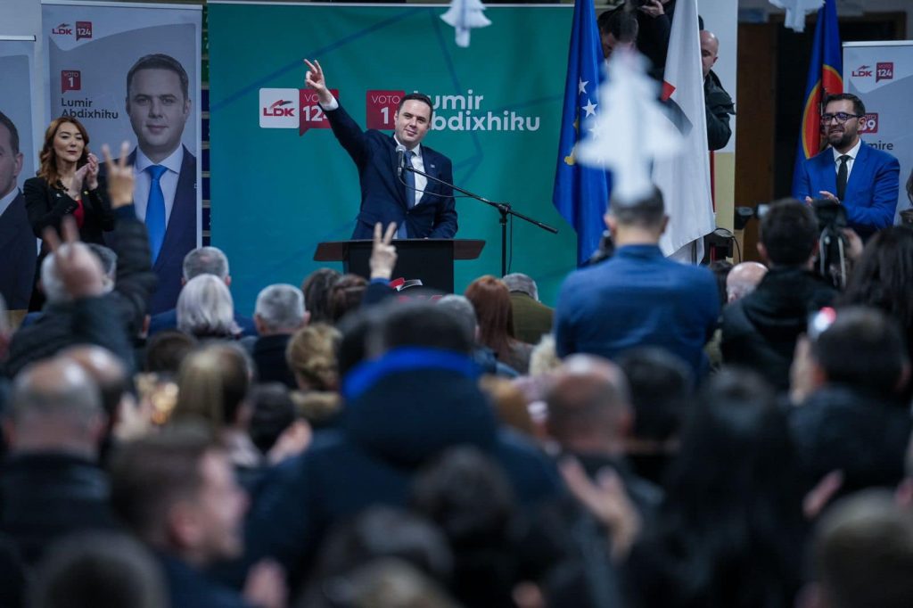 Abdixhiku sot takohet me bashkatdhetarët në Zvicër