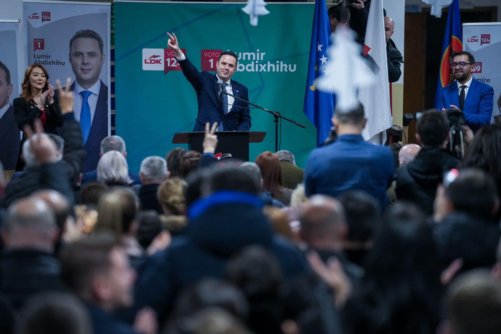 Abdixhiku sot takohet me bashkatdhetarët në Zvicër