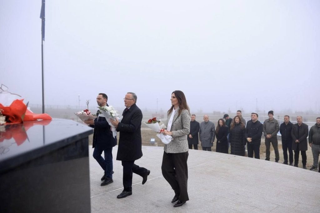 Bedri Hamza nderon me homazhe Mujë Krasniqin dhe 41 dëshmorë të UÇK-së në Skenderaj