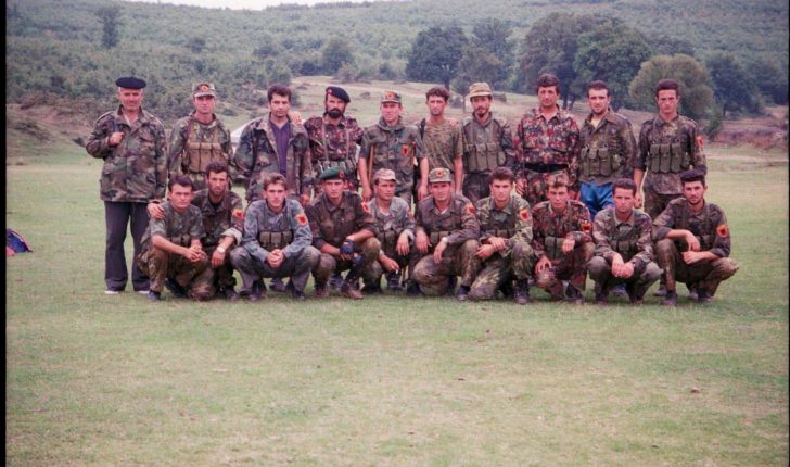 PDK përkujton 27-vjetorin e rënies së Mujë Krasniqit dhe 40 dëshmorëve të tjerë të UÇK-së