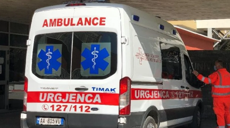 Një grua dërgohet pa shenja jete në QKMF në Suharekë