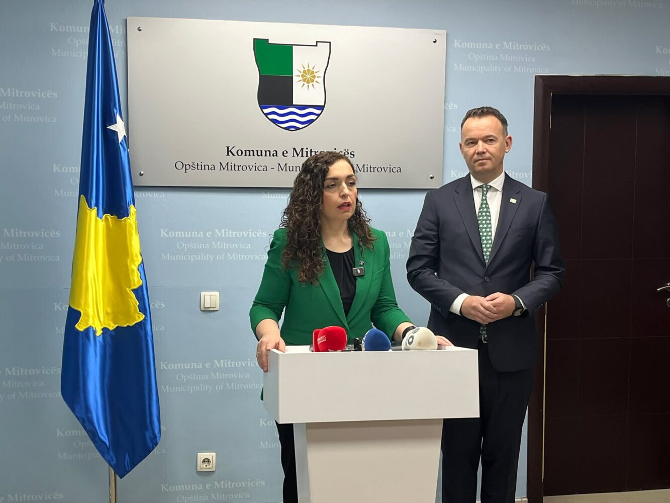 Presidentja Osmani i premton përkrahje Pecit, Mitrovicën e quajnë vend me bukuri natyrore me të cilat e ka bekuar Zoti