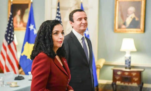 Tubimi i Osmanit me mërgimtarë dy ditë para zgjedhjeve, Gecaj: Mashë e Albinit, edhe zogjtë e malit e kuptojnë qëllimin