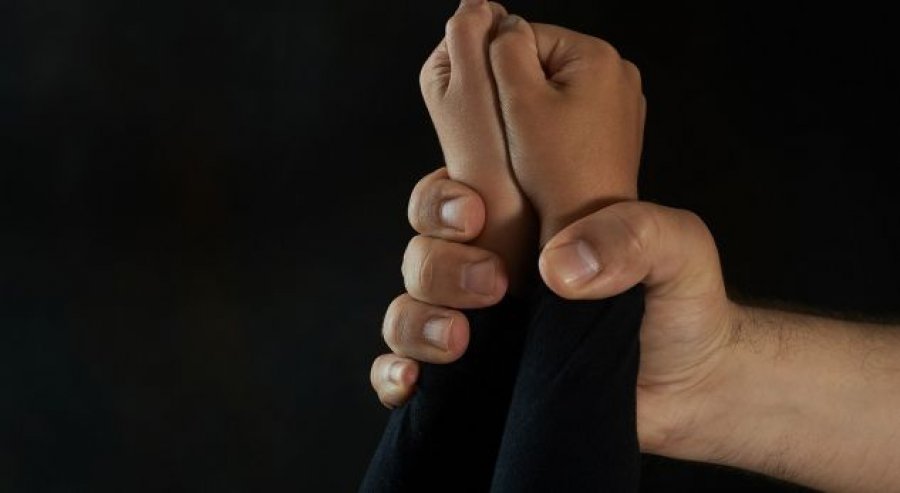 E rëndë: 13 vjeçari dyshohet se u dhunua nga një 17 vjeçar në Ferizaj
