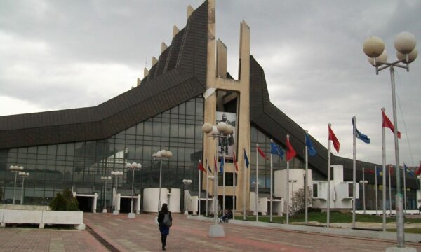 Pallati i Rinisë ndan nga 600 euro për secilin punëtor në fundvit