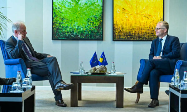 Zyrtari i BE-së dërgon letër: Hiqen disa masa pas transferimit të pushtetit në veri dhe largimit të policisë nga ndërtesat