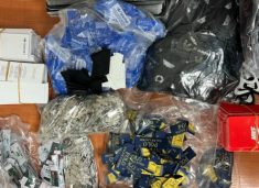 Ndalohet kontrabanda e etiketave të markave të njohura në Han të Elezit