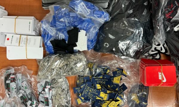 Ndalohet kontrabanda e etiketave të markave të njohura në Han të Elezit