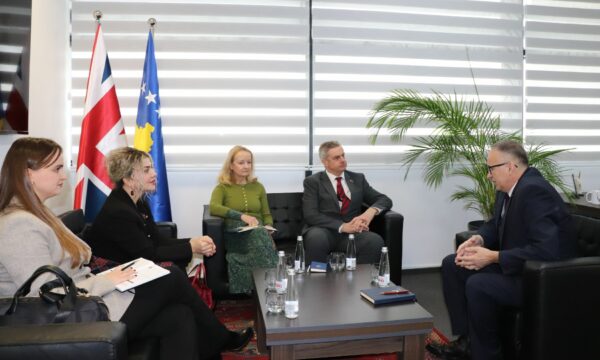 Hargreaves viziton kryetarin e Supremes, “rithekson mbështetjen e Britanisë së Madhe për gjithë sistemin gjyqësor”