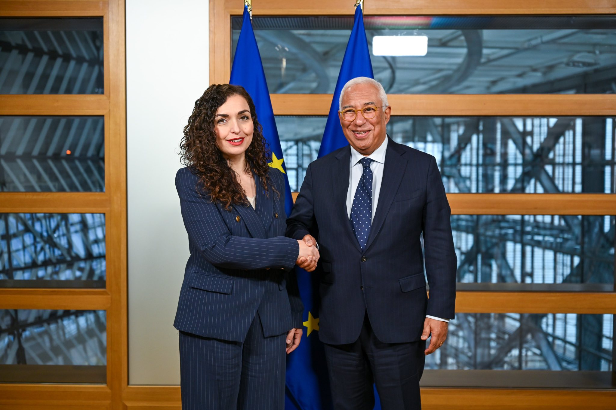 Osmani takohet me Costan, mirëpritet heqja e pjesshme e masave të BE-së ndaj Kosovës