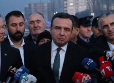 Kurti gazetares serbe: S’ka kryeministër të Republikës së Kosovës që ka folur serbisht më shumë se unë