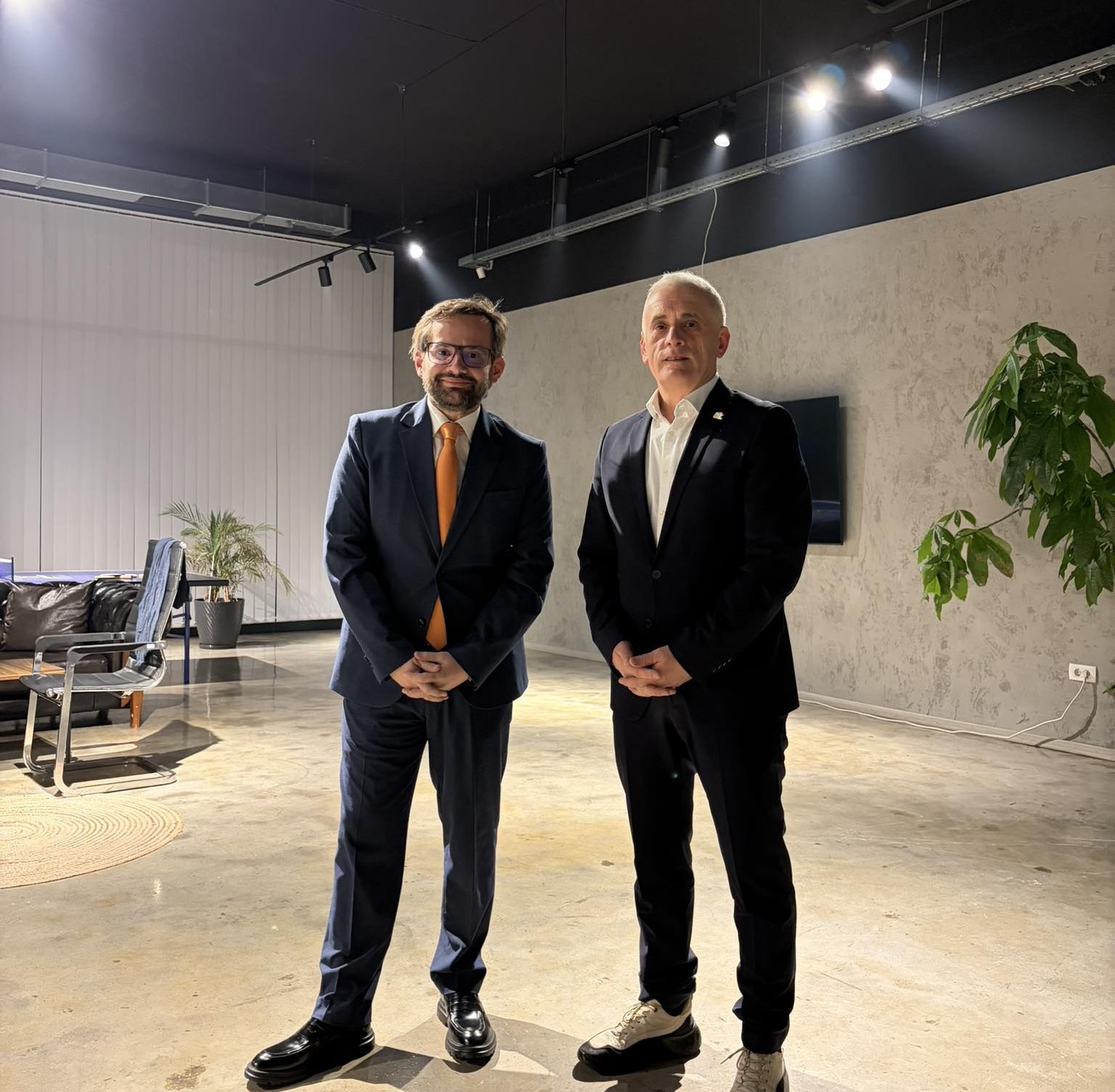 Kushtrim Sadiku i gëzohet bashkimit të ambasadorit Beqë Cufaj në Kanal 10: I gëzohem shumë ardhjes së tij në këtë periudhë të rëndesishme për Kosovën