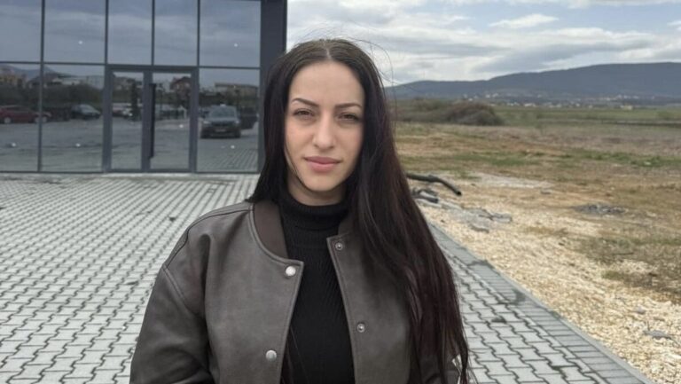 “Dëshmi të drejtpërdrejtë të krimeve të kryera”, e mbijetuara e masakrës së Poklekut thirrje institucioneve për lagjen Muqolli