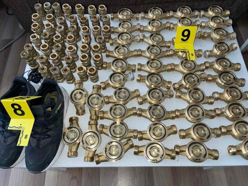 Arrestohen edhe dy të dyshuar për vjedhje të njehsorëve të ujit në Vushtrri