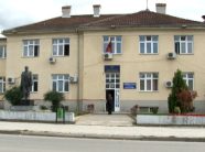 Ardhja e mërgimtarëve, Muharremaj liron hapësira për parkingje përfshirë edhe oborrin e komunës