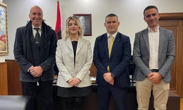 Dumani i SPAK-ut që luftoi korrupsionin në Shqipëri, vjen në Kosovë – britanikët konfirmojnë angazhimin e tij