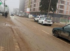 Kamioni ndoti asfaltin, kompania gjobitet me 1000 euro në Prizren pas ankesave të qytetarëve