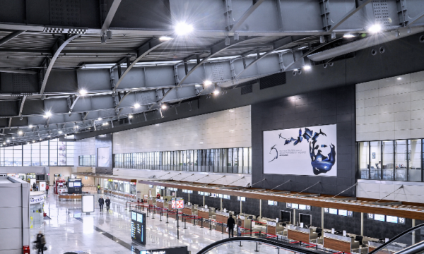 Dogana e Kosovës zbulon 8 mijë funta të fshehura në çorapet e një udhëtari që kishte arritur në Aeroportin e Prishtinës