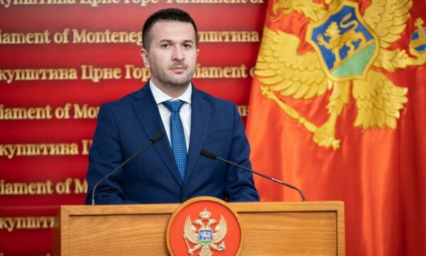 Nënkryetari i Kuvendit të Malit të Zi i reagon Bërnabiqit: Kosovën e ka njohur në thelb Aleksander Vuçiqi, merruni me këtë