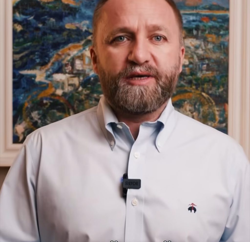 Abelard Tahiri: Bedri Hamza është drejtimi i ri ekonomik që i duhet Kosovës