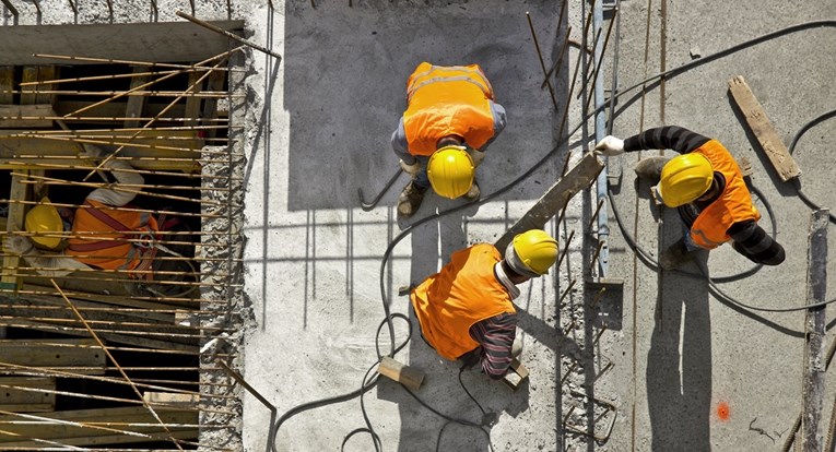 Katër punëtorë nga Kosova dhe një nga RMV kapen duke punuar pa dokumente në Zvicër, lëshohet urdhri për dëbim