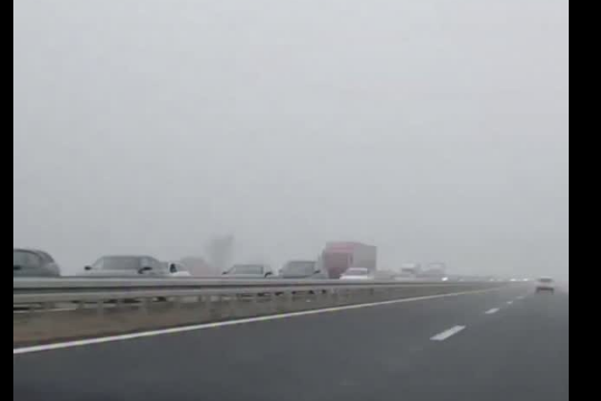 Kolonë e madhe në rrugën që çon drejt Novi Sadit, shkak punimet dhe disa aksidente