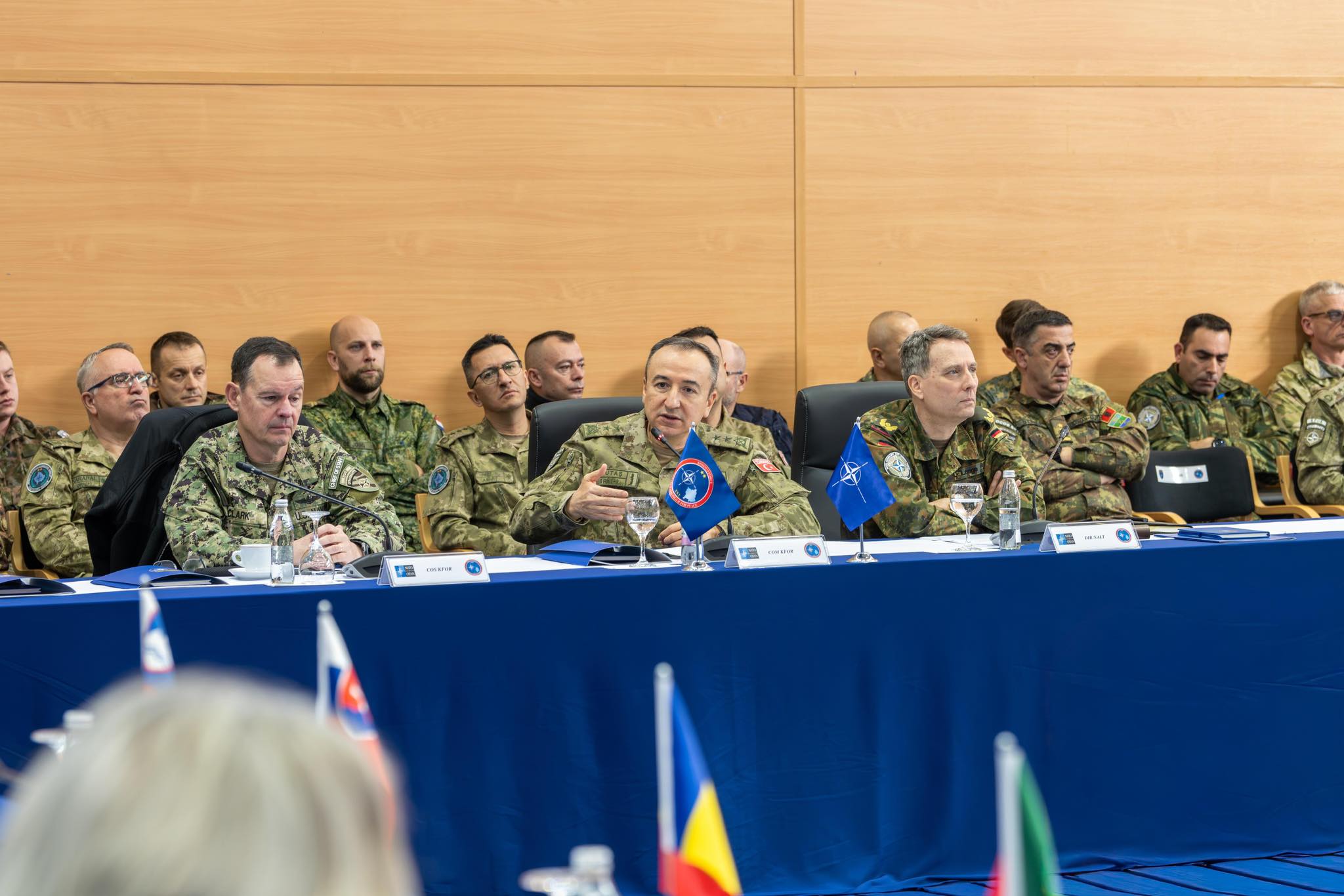 Komandanti i KFOR-it rikonfirmon angazhimin për sigurinë në Kosovë