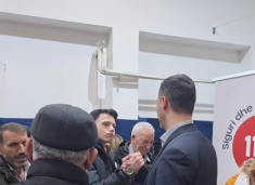 Konjufca s’përmbahet në një tubim në Ferizaj, thotë se do t’i bëjnë “tokë të zezë” partitë e tjera