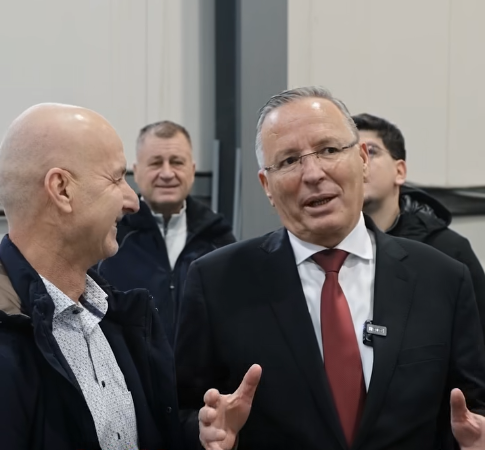 Hamza viziton bizneset në Gjakovë: Do të ndryshojmë ligjin për tatimin në pronë dhe do të ulim çmimin e energjisë elektrike