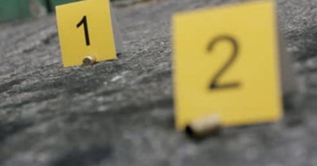 Qëlluan në drejtim të tij, plagoset një person në Gjakovë