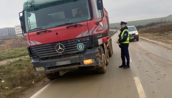 Përlloçën rrugët derisa po bartnin dhe, kompanitë gjobiten me 1000 euro dhe obligohen t’i pastrojnë rrugët