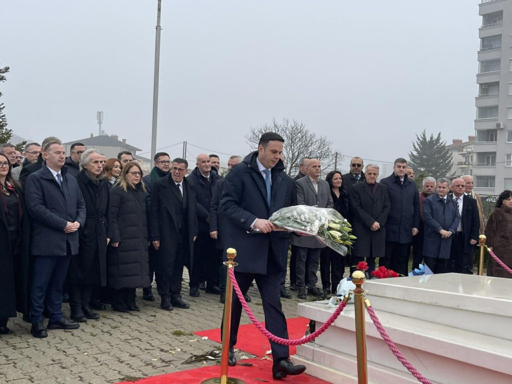 Bëhen homazhe te varri i ish-Presidentit Ibrahim Rugova në 36-vjetorin e themelimit të LDK-së