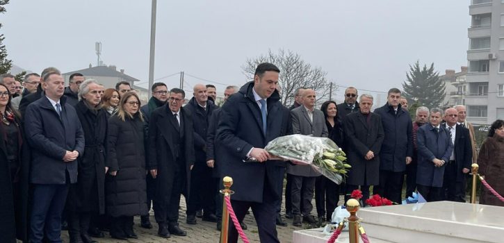 Bëhen homazhe te varri i ish-Presidentit Ibrahim Rugova në 36-vjetorin e themelimit të LDK-së