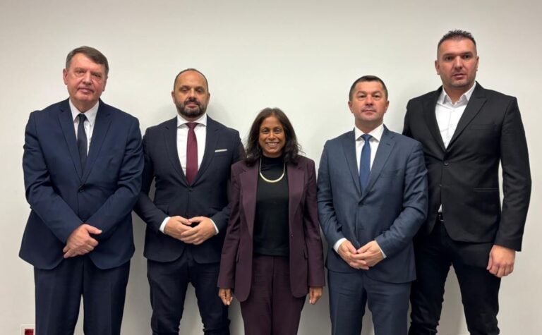 Prattipati takon kryetarët e komunave veriore, kërkon qeverisje transparente