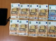 Ferizajasja gjen 470 euro në tokë, i dorëzon menjëherë në Polici