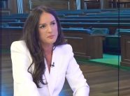 AGK-ja mirëpret fitoren e gazetares Blerta Foniqi pas degradimit nga menaxhmenti i RTK-së