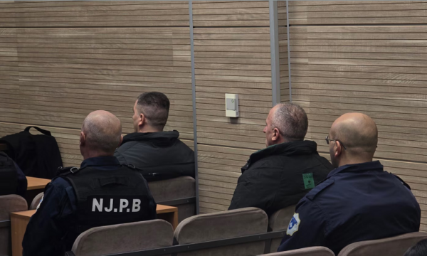 Mbrojtja kërkon përjashtimin e prokurorit, ndërpritet seanca ndaj të akuzuarve për sulmin terrorist në Ibër-Lepenc