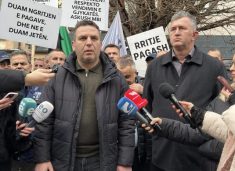 Punëtorët e KEK-ut protestojnë, demantojnë deklaratën e Kryeshefit për pagat