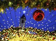 Presidentja uron Krishtlindjen: Le të na bashkojë tradita jonë e respektit, solidaritetit dhe e mikpritjes