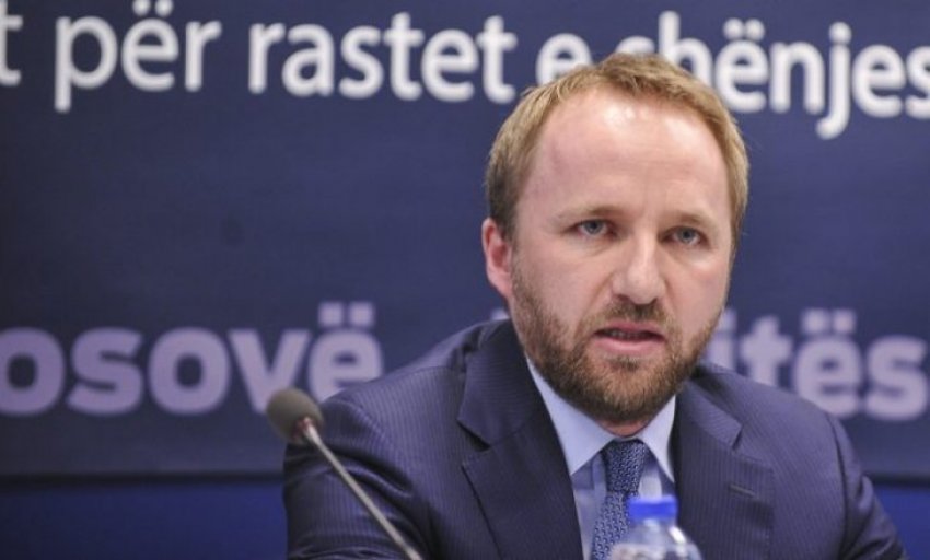 Tahiri: Studentët janë forca dhe shpresa e Kosovës – 30 milionë euro për bursa dhe punë për të diplomuarit