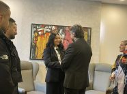 Përparim Rama nderon Dafina Zeqirin me çmimin “Hyjnesha në Fron”