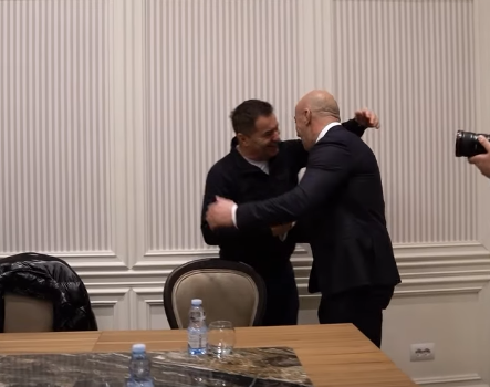 Haradinaj takohet me Afrim Muqiqin: AAK krah artistëve