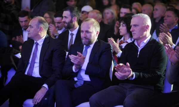 Abelard Tahiri: Nga fjalët te puna, të dielën nis kapitulli i ri me Bedri Hamzën Kryeministër