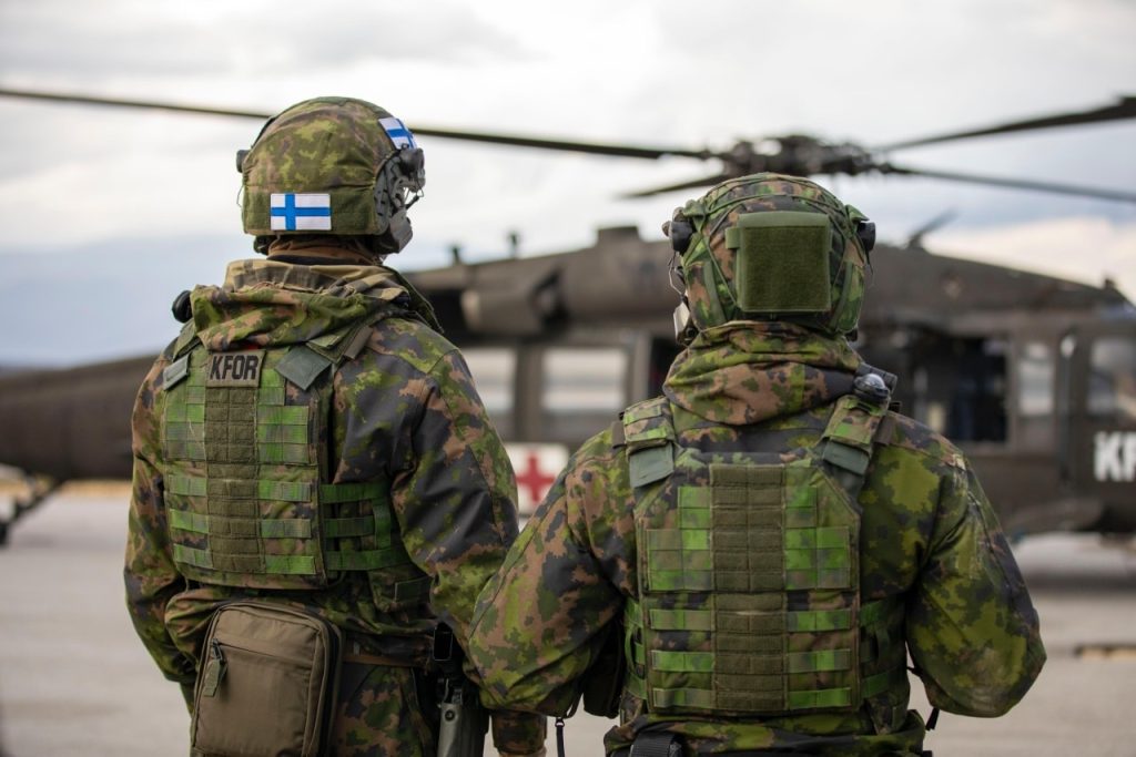 KFOR zhvillon stërvitje me helikopterin Black Hawk në Kampin Bondsteel
