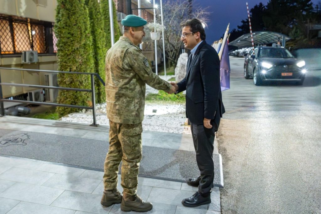 Ulutash pret në takim shefin e misionit të vëzhguesve të KiE-së