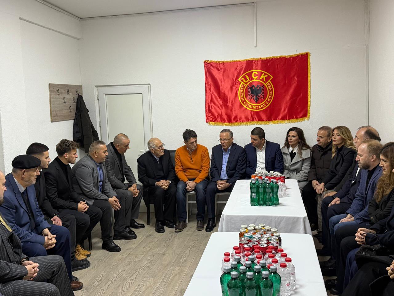 Hamza bashkë me PDK-në shkojnë për ngushëllime në familjen Salih Mustafës