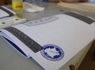 Ditë zgjedhjesh në Kosovë, qytetarët drejt kutive të votimit