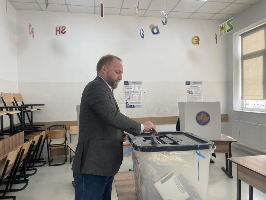 Abelard Tahiri pas votimit fton qytetarët për të votuar: Kosova u ndërtua me sakrificë